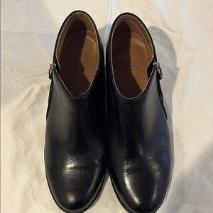 Vionic’s Jolene Women's Black Leather Boots